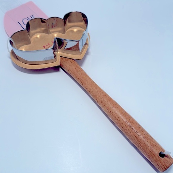 ❗️RAE DUNN LOVE PINK VALENTINES DAY SILICONE SPATULA & COOKIE CUTTER SET - Picture 4 of 6